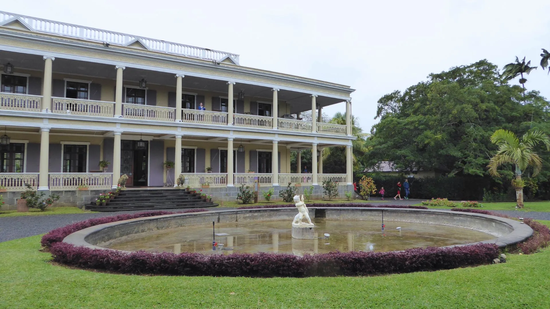 Château de Labourdonnais colonial mansion and fountain, Rivière du Rempart District, Mauritius