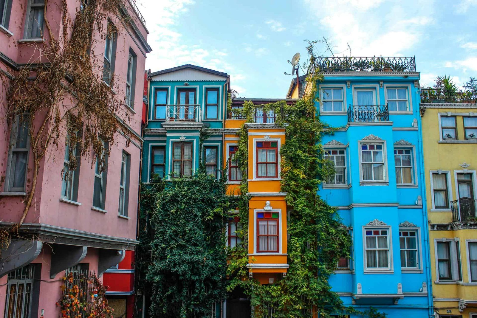 Colorful Houses in Balat Neighborhood, Istanbul, Türkiye