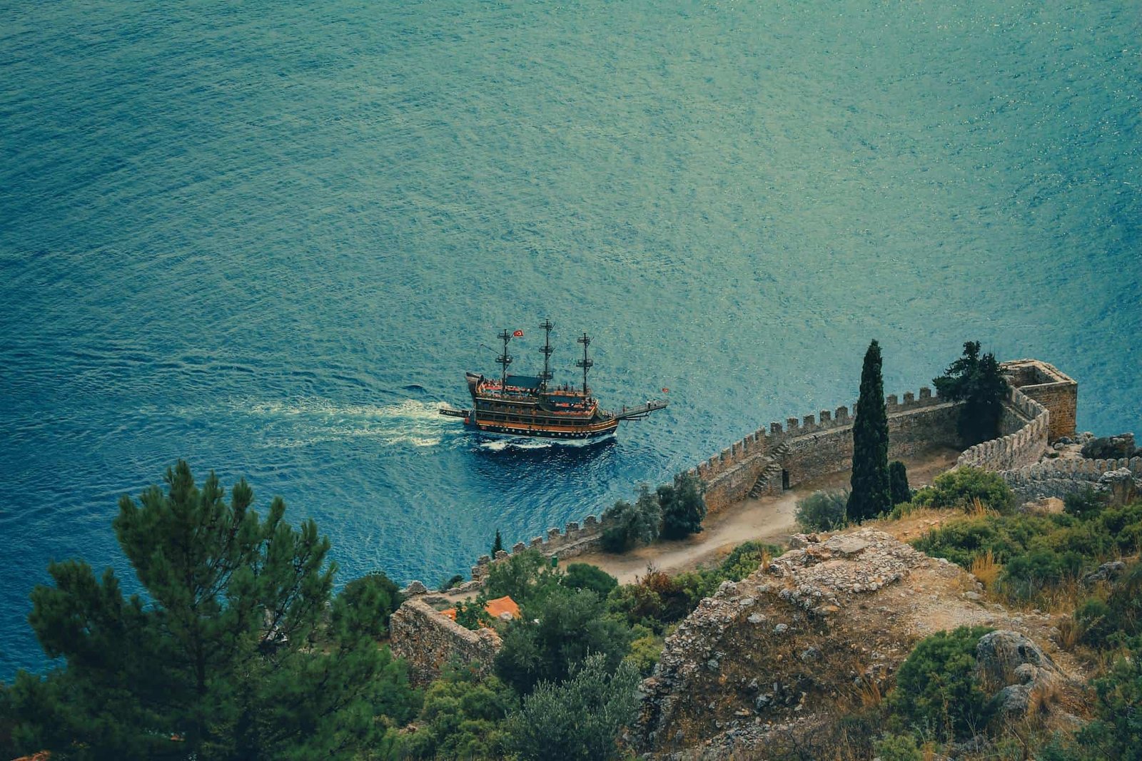 Pirate Boat Cruise near the Castle on the Coast of Alanya, Türkiye