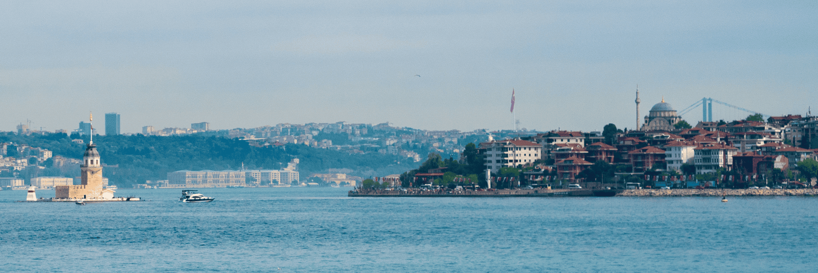 Istanbul Bosphorus with the view on the Kiz Kulesi, Türkiye
