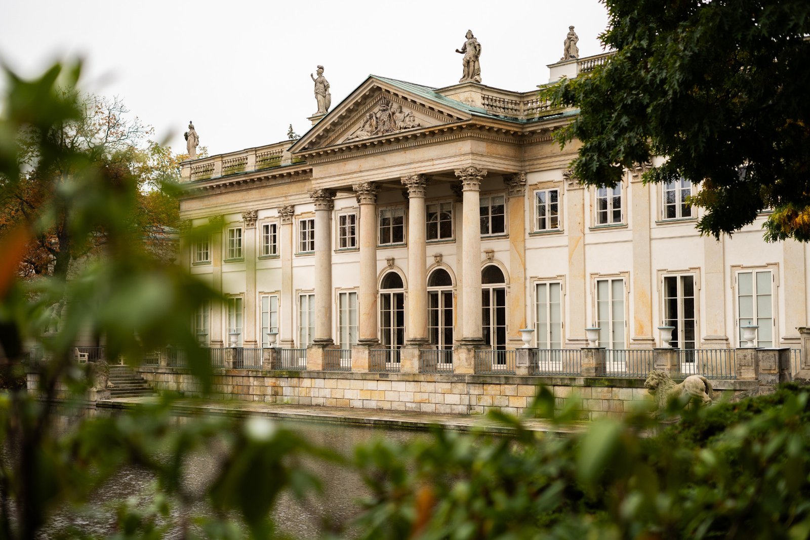The Łazienki Parc Castle and Ponds in Warsaw, Poland